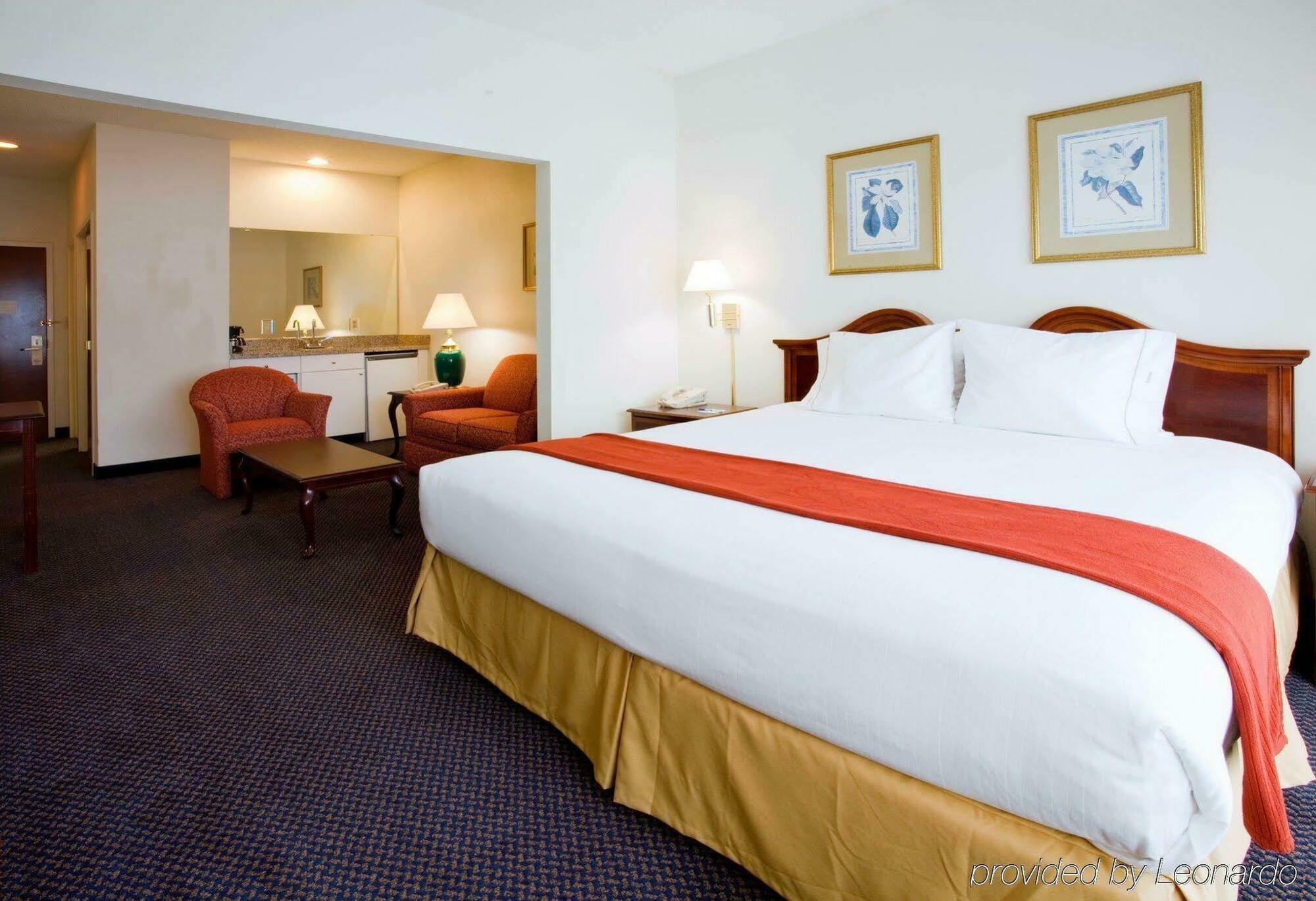 Holiday Inn Express Hillsborough-Durham Area By Ihg Luaran gambar